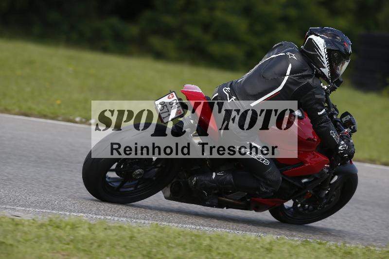 /Archiv-2024/29 12.06.2024 MOTO.CH Track Day ADR/Gruppe blau/35